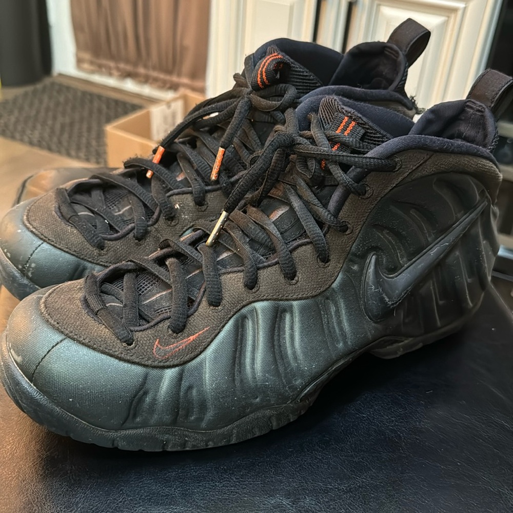 Nike Mens Air Foamposite Pro - Size 11.5. Price reflects condition.